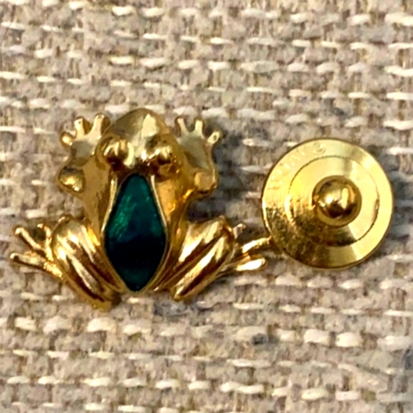 Avon Vintage frog enamel gold tone lapel pin - Picture 3 of 3